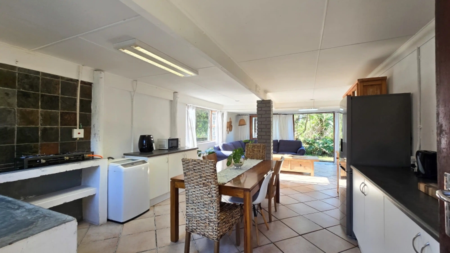 6 Bedroom Property for Sale in Cove Rock Eastern Cape